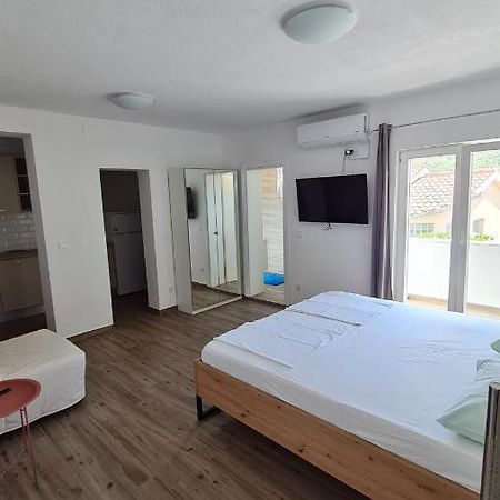 Apartmani Mlinar - Studio Apartment Grebastica Ngoại thất bức ảnh