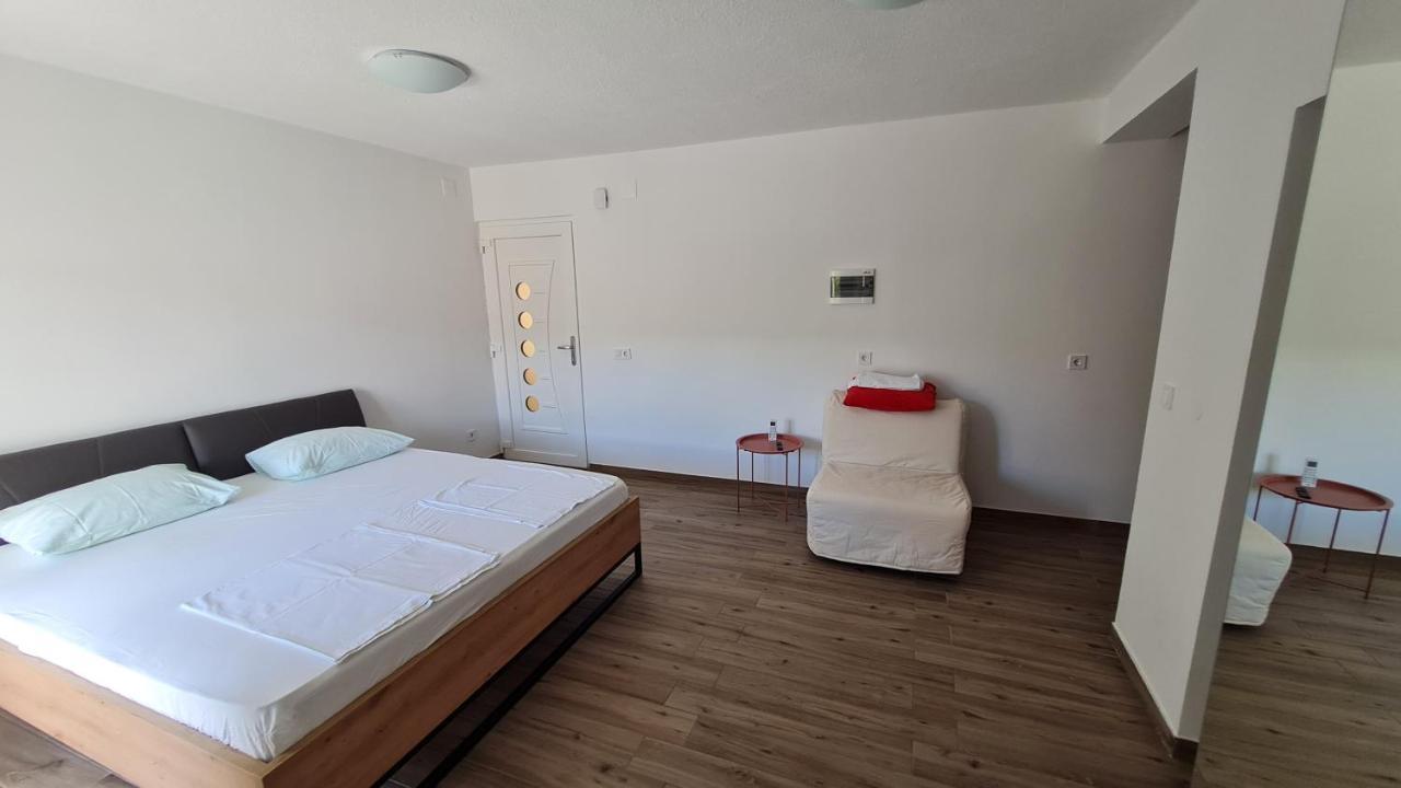 Apartmani Mlinar - Studio Apartment Grebastica Ngoại thất bức ảnh
