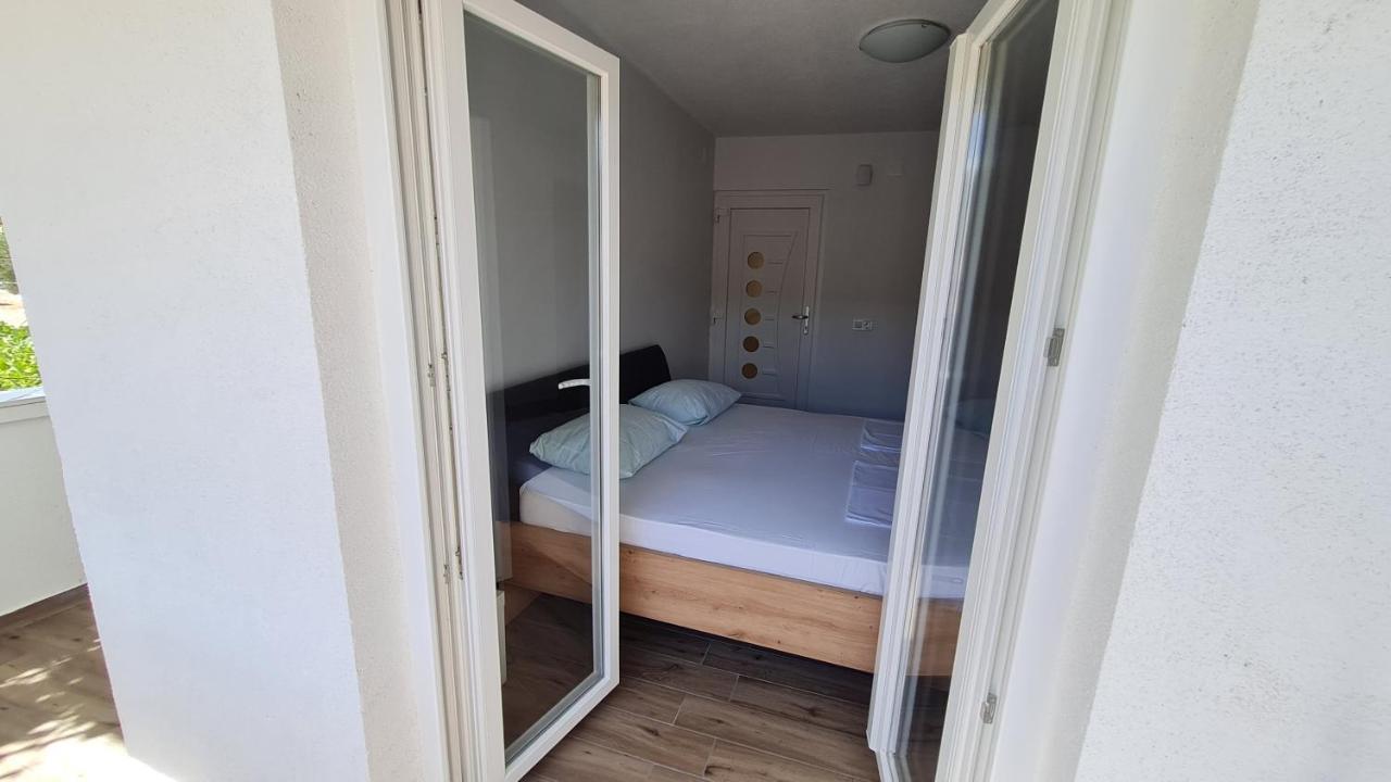 Apartmani Mlinar - Studio Apartment Grebastica Ngoại thất bức ảnh